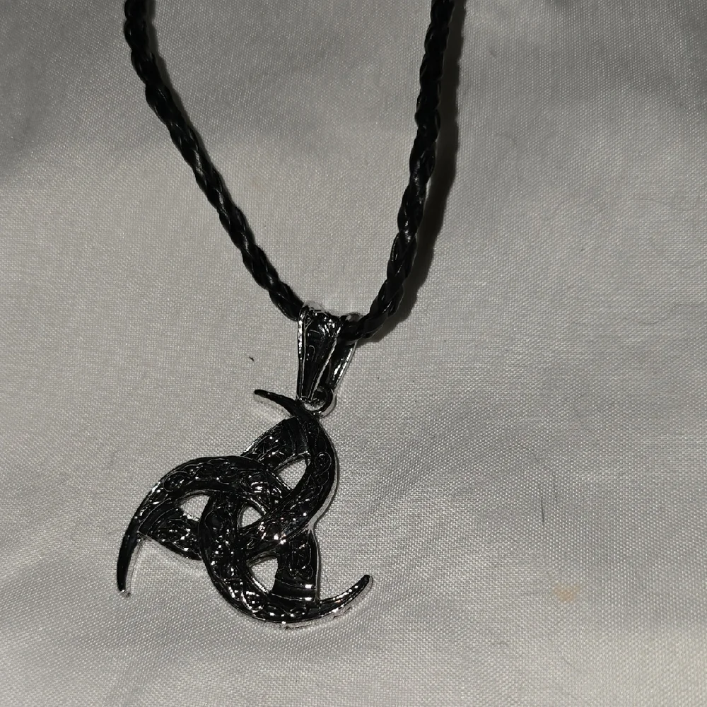 Silver Celtic Knot Pendant Necklace